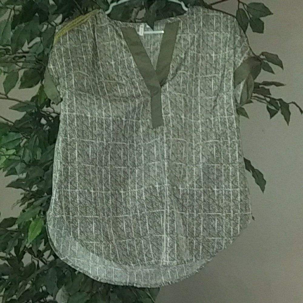 Nice dress/casual shirt